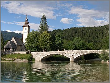 Kirche des Heiligen Johannes des Täufers bohinjsko jezero Bohinj See Ribcev Laz Julische Alpen
